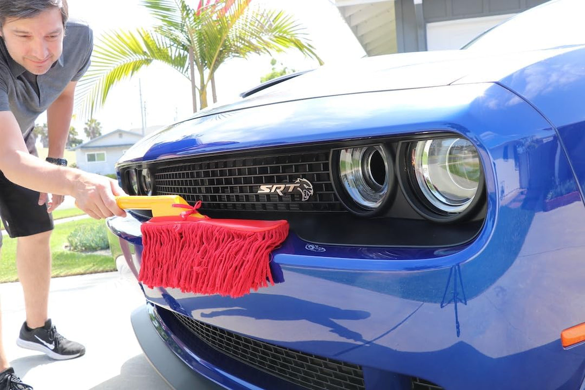 62442 Standard Car Duster with Wooden Handle,Red